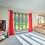Charming Lewisburg Home With Hot Tub And Games!