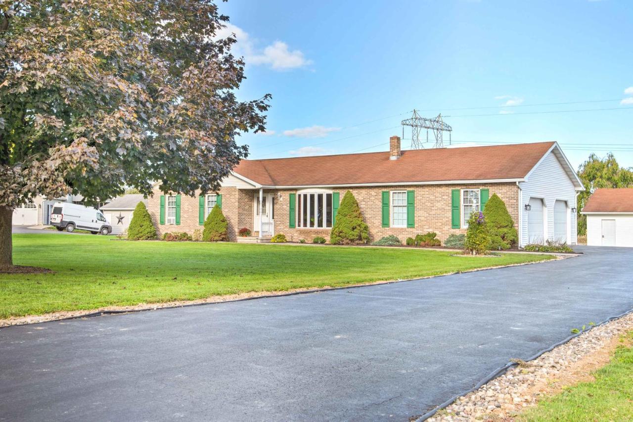 Charming With Hot Tub And Games! Holiday home Lewisburg