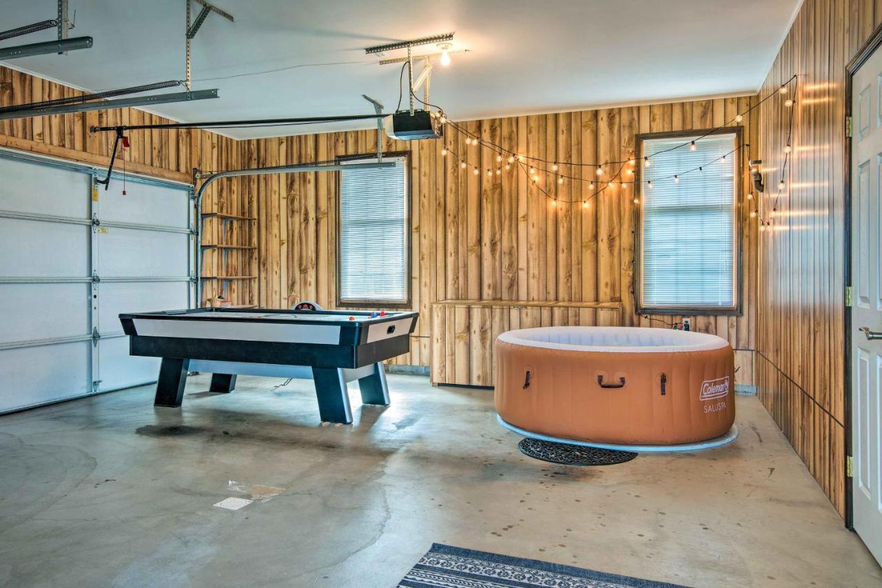 Charming With Hot Tub And Games!